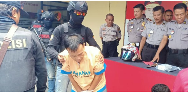 Pengembat HP Ditembak Kakinya Oleh Tim Marong Polres Tuban.