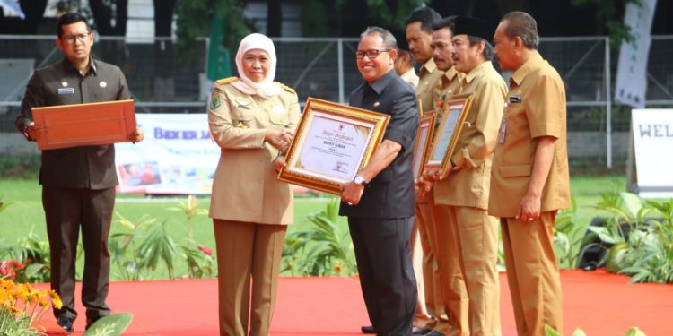 Penghargaan Pembina K3 Tahun 2020 di Terima Bupati Tuban.
