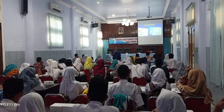 Dinas Kesehatan Kabupaten Tuban Gelar Sosialisasi Bahaya Rokok ,KKR dan PHBS Bagi Siswa Sekolah.