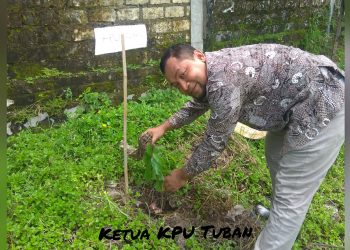 Awak Media Tanam Pohon dan Santuni Anak Yatim serta Dhuafa. Aniversary MPN Korwil Tuban Ke-2