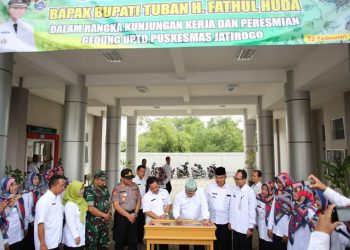 Kadis Kesehatan Dampingi Bupati Tuban Resmikan Puskesmas Jatirogo.
