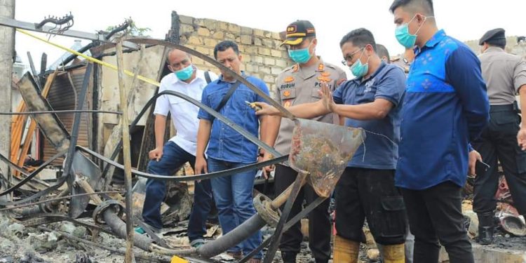 Labfor Polda Jatim Turun ke Lokasi Kumpulan Barang Bukti Penyebab Kebakaran Pasar Baru