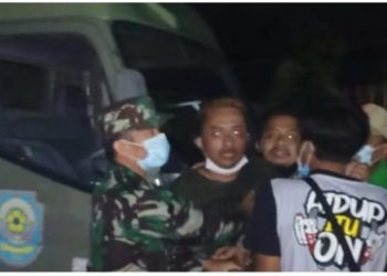 Tabrakkan Mobil Ke Truk Petugas Gabungan, Pemilik Warkop Di Tuban Mengamuk Di Razia Saat Operasi Yustisi