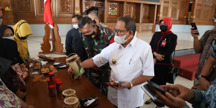 Dumbeg, Bolen Siwalan, dan Kerupuk Kulit Pisang Warnai Lomba Cipta Kreasi Kuliner Tuban