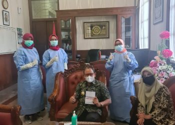 Wakil Bupati Tuban Terima Vaksin Covid-19