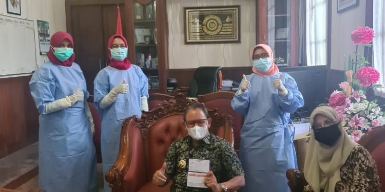 Wakil Bupati Tuban Terima Vaksin Covid-19