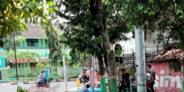 Diduga Tak Miliki Izin, Menara Microsell Pole Itu Dibongkar