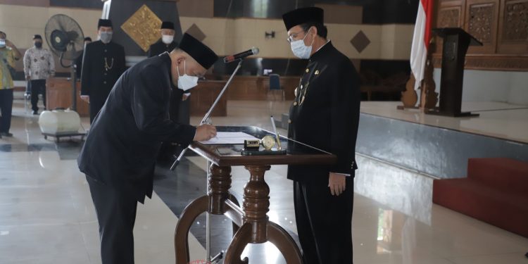 Lantik Pejabat Eselon II Dijajaran OPD Tuban , Bupati Singgung penurunan pertumbuhan ekonomi mencapai 5,8 persen dan tentang informasi dan berita palsu