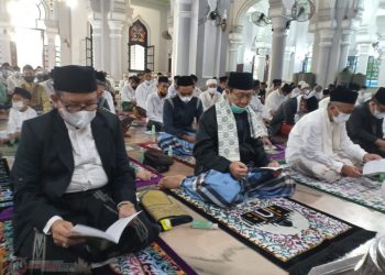 Pamit dan Sampaikan Kesalahan Kekurangan, Saat Bupati Tuban Ikuti Sholat Idul Fitri 1442 H