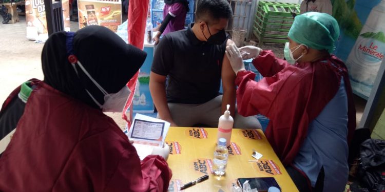 Kodim 0811 Tuban Gelar Vaksinasi Massal Di Wisata Pantai Kelapa