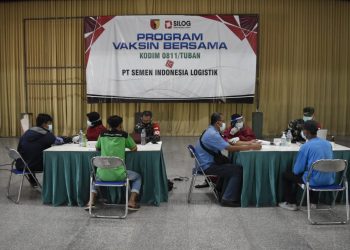 Kodim 0811 Tuban Gelontorkan Vaksinasi Bagi Pekerja PT. SI