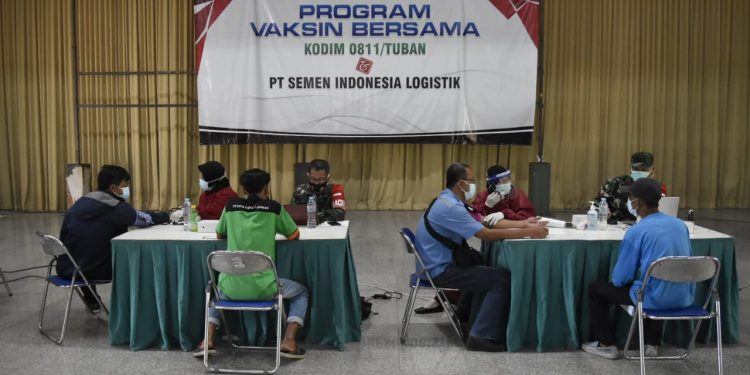 Kodim 0811 Tuban Gelontorkan Vaksinasi Bagi Pekerja PT. SI