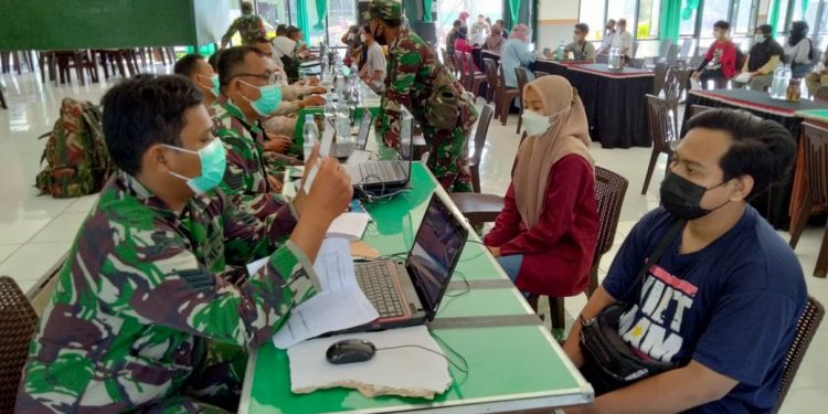 Antusias Masyarakat Ikuti Vaksinasi Tahap Kedua di Kodim 0811 Tuban