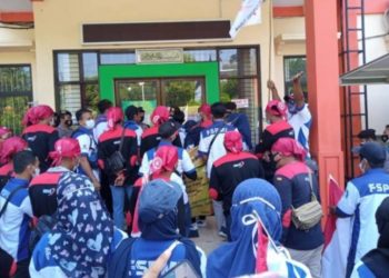 Dianggap Cuekin Buruh, Dinas PMPTSP dan Naker Digeruduk FSPMI