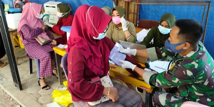 Kodim 0811 Tuban Bikin Inovasi Berwisata Sambil Vaksin di Pantai Kelapa