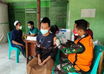 Kodim 0811 Tuban Suntikkan 7750 Dosis Vaksin di Kalangan Santri Dan Pelajar