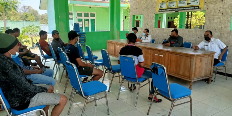 Pertanyakan Transparansi Dana Kompensasi Dari PT SBI, Warga Geruduk Balai Desa Glondonggede