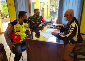 Babinsa Bersama babhinkamtibmas Laksanakan Komsos Di Kantor Lurah Kingking