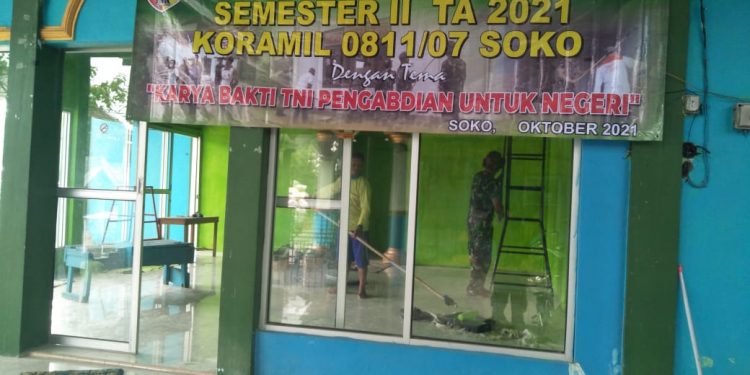 Karya Bakti Babinsa Koramil 0811/07 Soko Tuban Bersama Warga Perindah Mushola