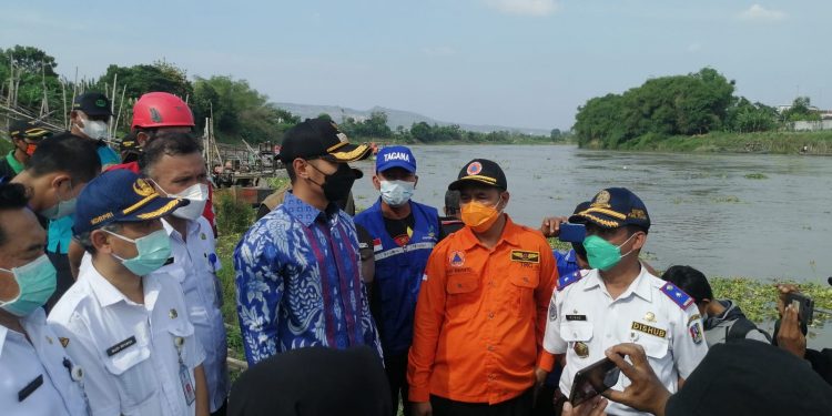 Mas Bupati Tuban Ikut Menyisir Pencarian Korban Perahu Tenggelam, Ini Data Para Korban 👇