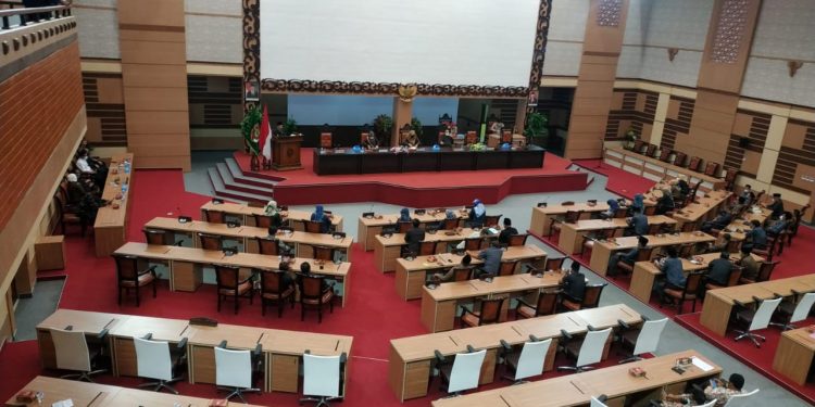 Penyampaian Nota Penjelasan Bupati Mojokerto terhadap Raperda tentang APBD Tahun 2022