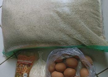 Beras Program Bantuan Non Tunai (BPNT) Tak Layak Konsumsi. KPM Desa Tluwe Soko Protes