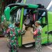 Babinsa Koramil 0811/01 Tuban  Terapkan Prokes Di Wisata Religi Sunan Bonang