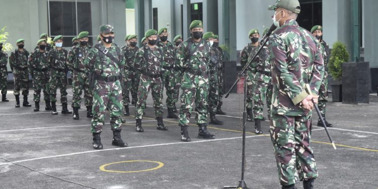 Kodim 0811 Tuban Bersama Puluhan Pasukan BKO Yon Zipur 5 / ABW Gencar Awasi Percepatan Vaksinasi