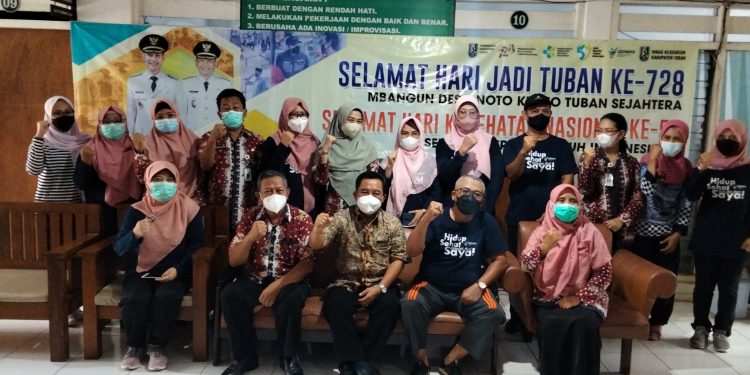 Peringati HJT ke-728 dan HKN ke – 57 dengan Potong Tumpeng, Dinkes Tuban Terapkan Prokes