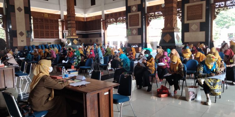 Dinkes Gelar Penilaian Administrasi Lomba Taman Posyandu Tingkat Kabupaten Tuban