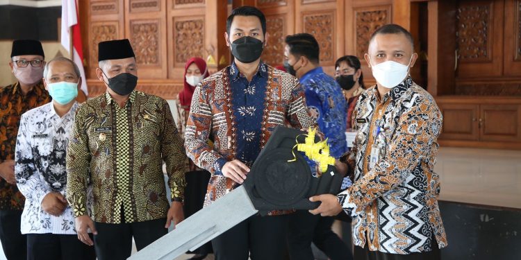 Ingat!!! Pajak Untuk Pembangunan Daerah, Bupati Tuban Harap Ada Peningkatan
