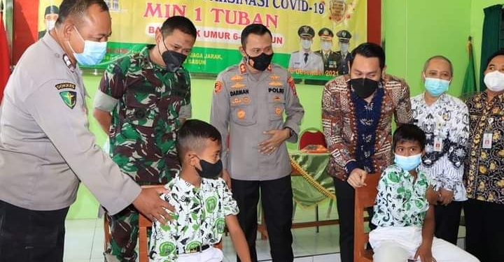 Kapolres Bersama Forkopimda Tuban Meninjau Vaksinasi Anak Usia 6-11 Tahun