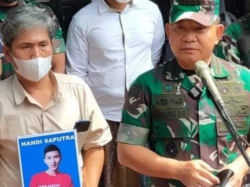 Kunjungi Keluarga Korban, Kasad Berikan Santunan Keluarga Korban Kecelakaan Nagreg