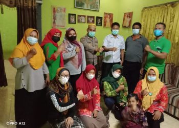 Tim Vaksinasi Desa Karangdinoyo Maksimalkan Pencapaian Berikan Pelayanan Hingga Malam Hari