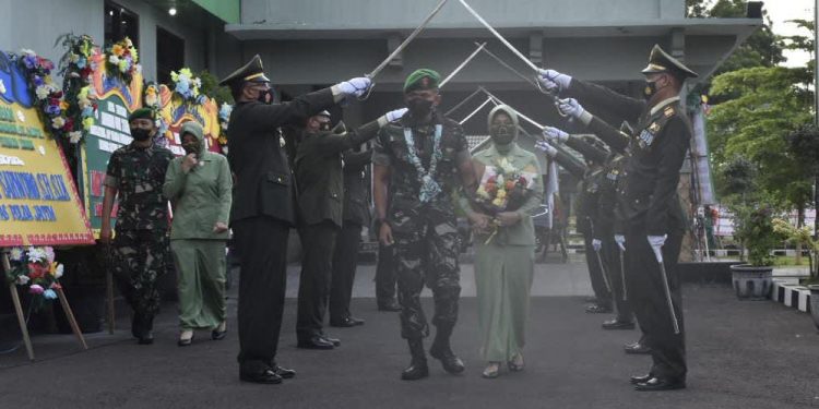 Pedang Pora Tandai Lepas Sambut Dandim 0811 Tuban