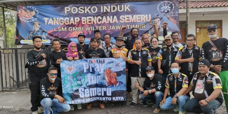 LSM GMBI Mojokerto Raya Salurkan Bantuan Korban Gunung Semeru Lumajang