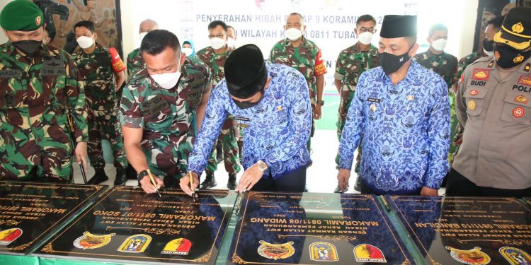 Serahkan Dana Hibah Rehabilitasi 9 Koramil, Ini Apresiasi Bupati Tuban