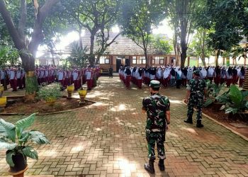 Babinsa Koramil 04 Merakurak Gembleng Pelajar Sebagai Bekal Kemampuan Bela Negara