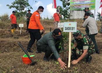 Dandim 0811 Tuban Tanam Ribuan Pohon Produktif Bersama Forkopimda,Forkopimka dan CDK Bojonegoro serta KPH Parengan
