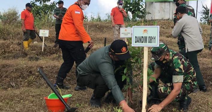 Dandim 0811 Tuban Tanam Ribuan Pohon Produktif Bersama Forkopimda,Forkopimka dan CDK Bojonegoro serta KPH Parengan