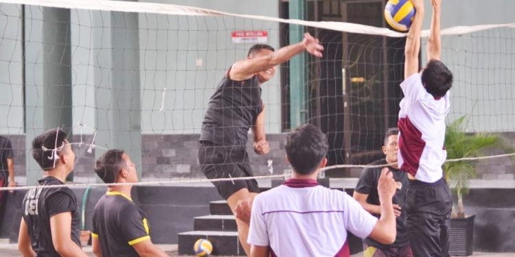 Kodim 0811 dan Polres Tuban Gelar Bola Voly Persahabatan