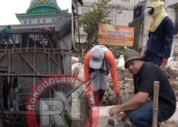 Peletakan Batu Pertama Bedah Rumah Mbah Taspikngah Warga Sandingrowo Soko Tuban