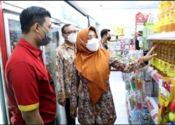 Bupati Mojokerto Sidak Tempat Retail Modern Terkait Pemberlakuan Minyak Goreng Satu Harga