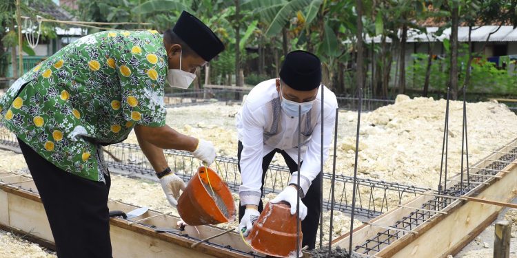 Peletakan Batu Pertama Ponpes Roudlotut Tholibin Oleh Wabup Tuban