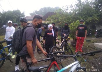 Nikmati Jalan Nglenyer, Bupati Anna Gowes Ceria Bareng Forkopimda