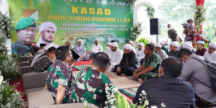 Kasad Silaturahim Ke Ponpes Anwarut Taufik dan Darullughah Wadda’wah