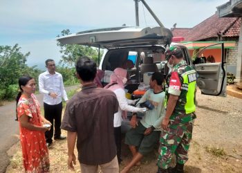 Babinsa Koramil 20 Bersama Tiga Pilar, Mobil Vaksin Pedesaan Sasar Wilayah Grabagan