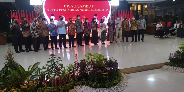 Pisah Sambut Ketua PN Mojokerto Dari Sutrisno Kepada Sarudi