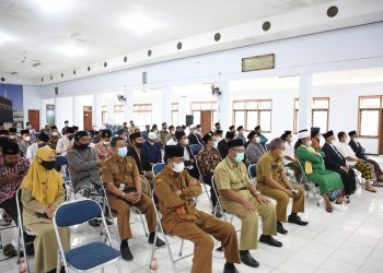 Serahkan Piagam Statistik PP dan SK Dirjen Pendidikan Islam, Bupati Tuban: Pemkab Tuban Siap Berikan Pendampingan