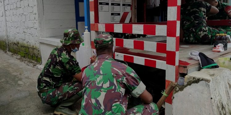 Kepedulian Terhadap Lingkunganya Babinsa Desa Kenanti Meperindah Poskamling
